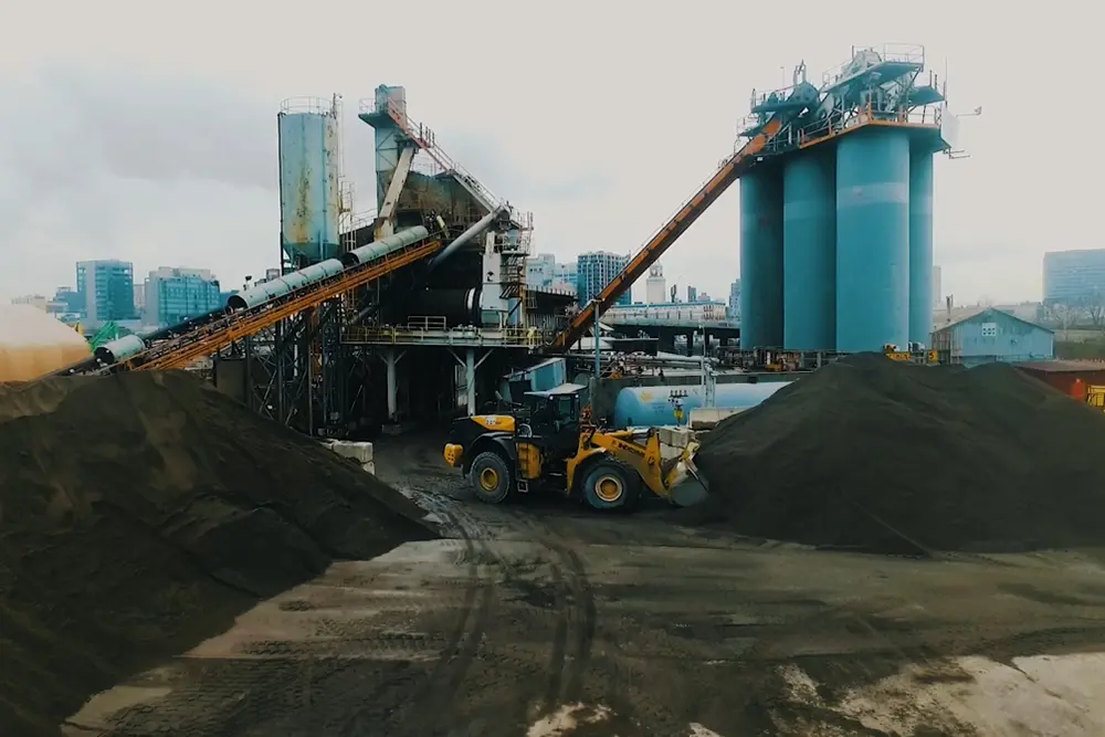 asphalt plant in operation