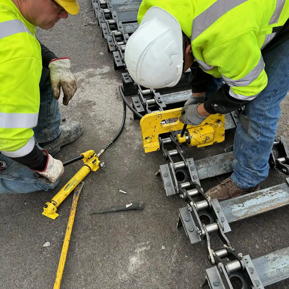 techs working on a chain